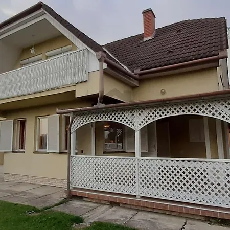 Juci Nyaralohaz * Balatonkeresztúr